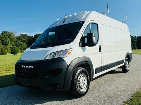 Used 2024 RAM ProMaster 2500 w/ Premium Convenience Group FWD image 1