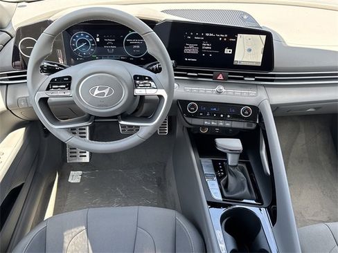 New 2025 Hyundai Elantra SEL image 15