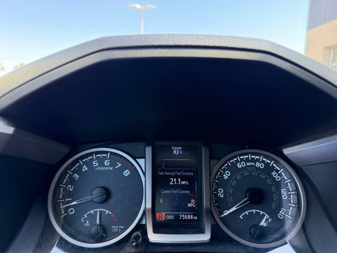Used 2016 Toyota Tacoma SR5 w/ SR5 Appearance Package (SN) RWD image 10