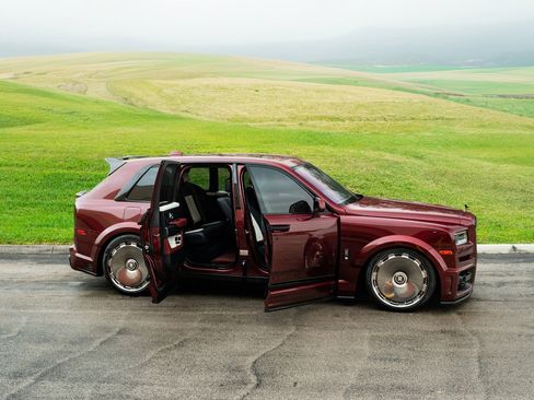 Used 2022 Rolls-Royce Cullinan Black Badge w/ Dark Exterior Package image 4