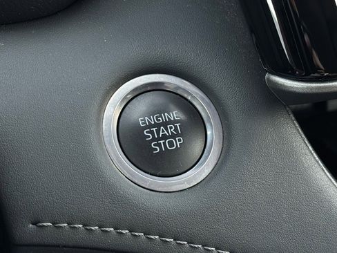 Used 2024 Toyota Highlander XLE image 30