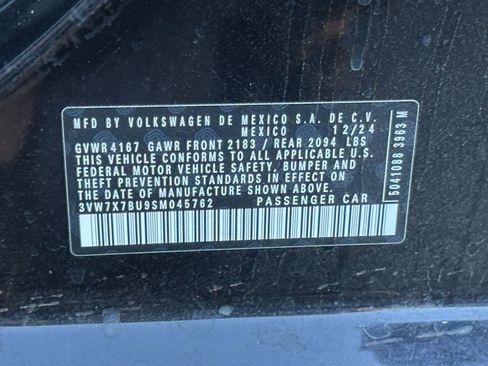 Used 2025 Volkswagen Jetta SE image 29