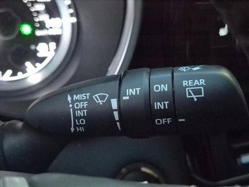 Used 2023 Toyota Highlander XLE FWD image 16