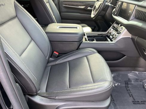 Used 2023 GMC Yukon XL Denali w/ Denali Reserve Package image 25