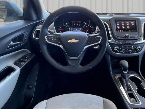 Used 2023 Chevrolet Equinox LT w/ Driver Convenience Package FWD image 2