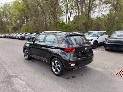Used 2025 Hyundai Venue SEL FWD image 4