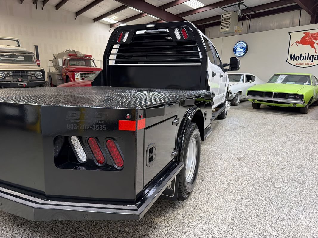 Used 2019 Ford F350 XL w/ Power Equipment Group AWD/4WD image 16