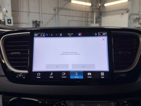 Used 2026 Chrysler Pacifica Select FWD image 14