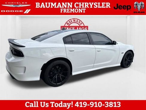 Used 2018 Dodge Charger R/T RWD image 6