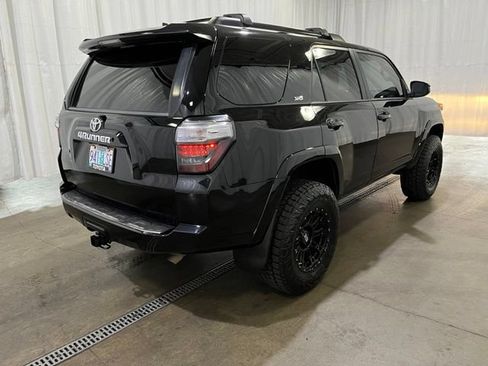 Certified 2019 Toyota 4Runner SR5 AWD/4WD image 4