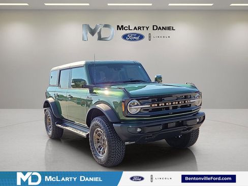 New 2025 Ford Bronco Outer Banks AWD/4WD image 1