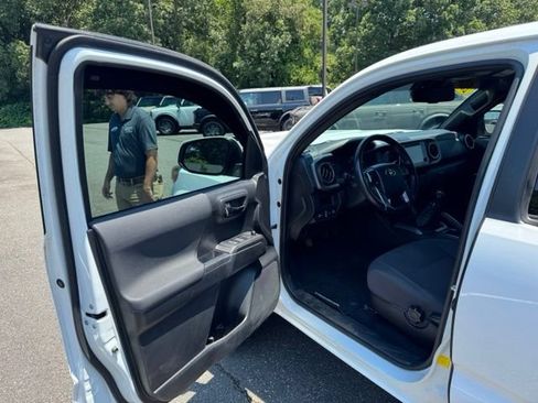 Used 2019 Toyota Tacoma TRD Sport AWD/4WD image 14