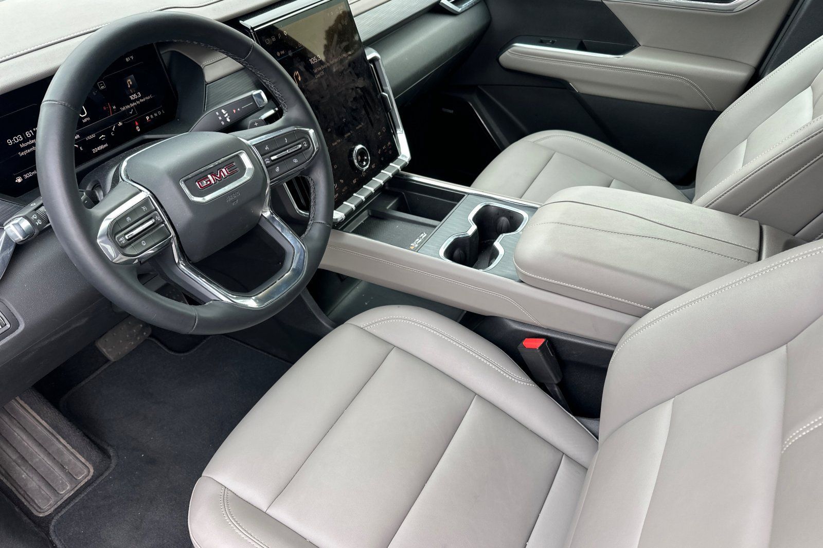 Used 2026 GMC Acadia Elevation w/ Elevation Premium Package FWD image 10