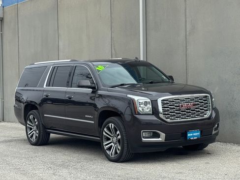 Used 2018 GMC Yukon XL Denali w/ Denali Ultimate Package image 2
