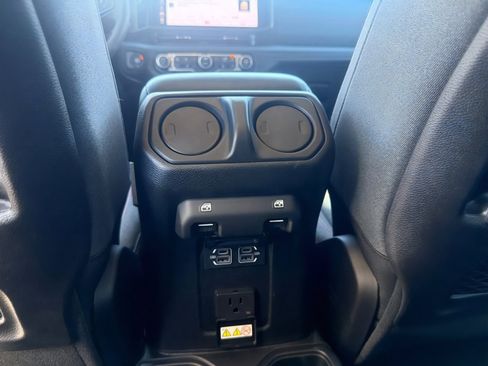 Used 2024 Jeep Gladiator Rubicon w/ Convenience Group image 16