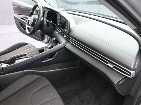 Used 2023 Hyundai Elantra SEL w/ Preferred Accessory Package FWD image 12