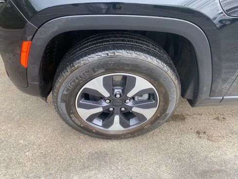 Used 2024 Jeep Grand Cherokee Limited 4xe image 9