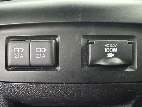 Used 2019 Toyota Sienna Limited image 18