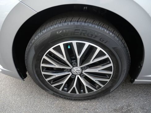 Used 2019 Volkswagen Jetta SE w/ Cold Weather Package image 30