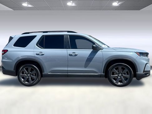 Used 2025 Honda Pilot Sport image 7