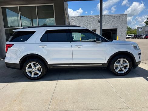 Certified 2018 Ford Explorer XLT w/ Equipment Group 202A FWD image 9