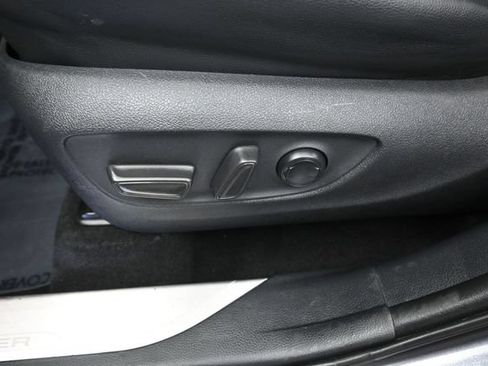 Used 2020 Toyota Highlander XLE AWD/4WD image 23