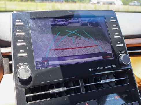 Used 2020 Toyota Avalon Limited FWD image 4