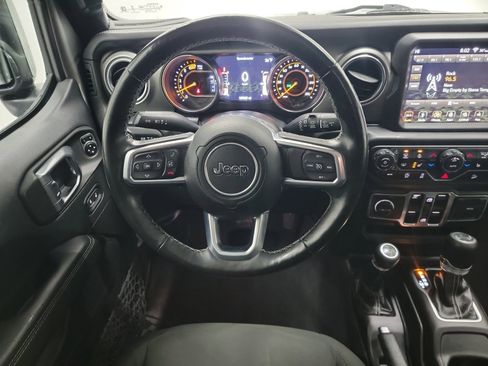 Used 2018 Jeep Wrangler Unlimited Sahara image 16