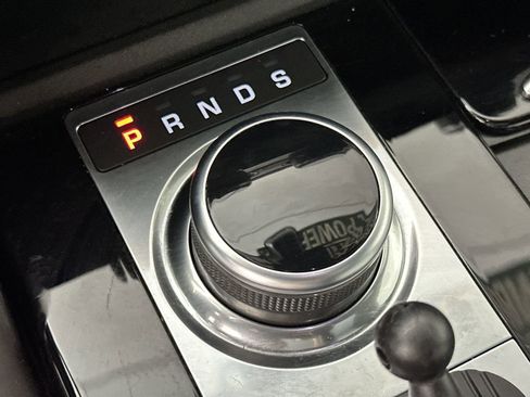 Used 2020 Land Rover Discovery HSE image 24