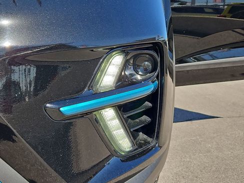 Used 2022 Kia Niro EX Premium image 12