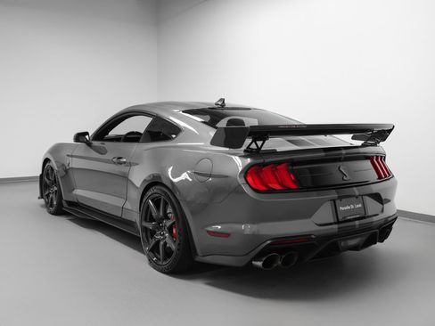 Used 2022 Ford Mustang Shelby GT500 w/ Carbon Fiber Track Pack RWD image 3