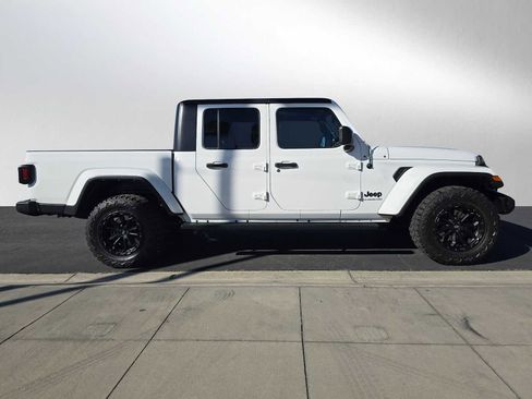 Used 2021 Jeep Gladiator Sport image 2