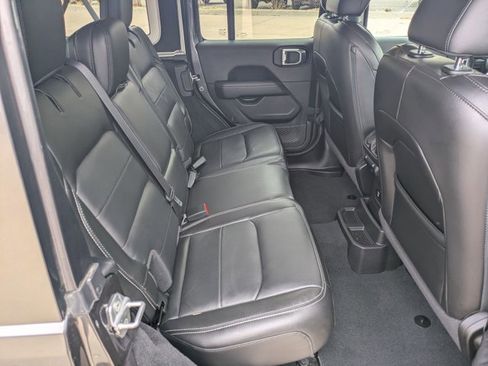 Used 2022 Jeep Wrangler Unlimited Sahara w/ Cold Weather Group image 19