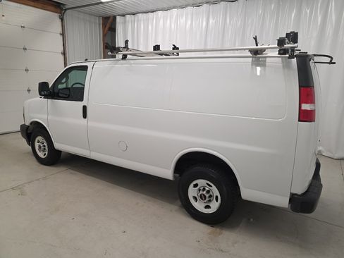 Used 2020 GMC Savana 3500 w/ Driver Convenience Package RWD image 17