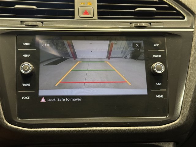 Used 2021 Volkswagen Tiguan SEL FWD image 28