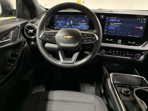 New 2026 Chevrolet Equinox LT w/ Safety and Technology Package AWD/4WD image 11
