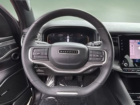 Used 2023 Jeep Wagoneer L Series II AWD/4WD image 12