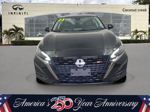 Used 2025 Nissan Altima 2.5 SR FWD image 2