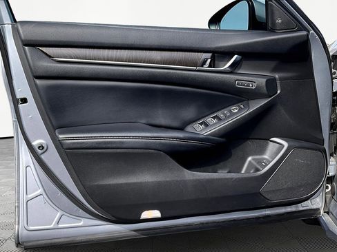 Used 2018 Honda Accord Touring image 21