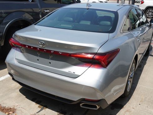 Used 2022 Toyota Avalon XLE FWD image 6