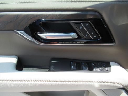 Used 2026 GMC Yukon Denali w/ Sun & Power Step Package AWD/4WD image 21