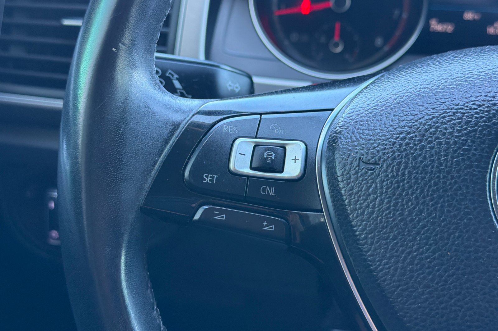 Used 2018 Volkswagen Atlas SE FWD image 30