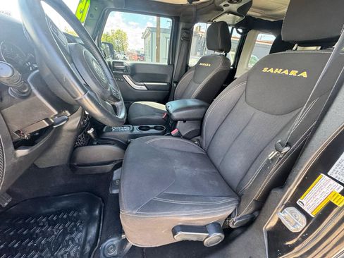 Used 2015 Jeep Wrangler Unlimited Sahara AWD/4WD image 17