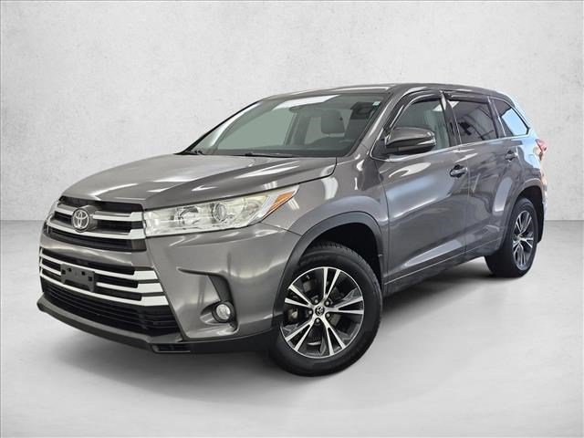 Used 2018 Toyota Highlander Plus AWD/4WD image 1