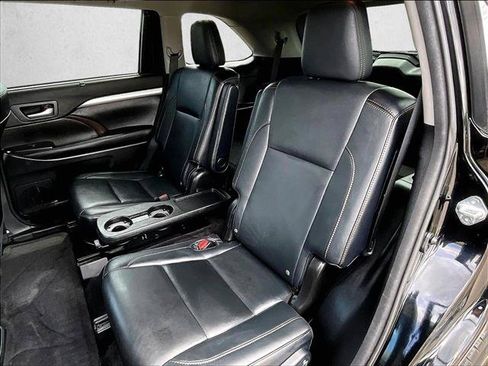 Used 2016 Toyota Highlander XLE AWD/4WD image 24