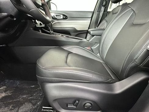 New 2026 Jeep Compass Limited w/ Sun, Sound & Navigation Group image 19