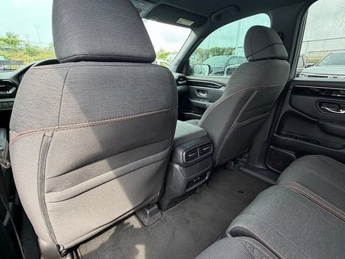 Used 2025 Honda Pilot Sport image 14