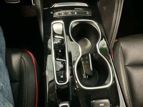 Used 2022 Buick Envision Essence w/ Technology Package I AWD/4WD image 29