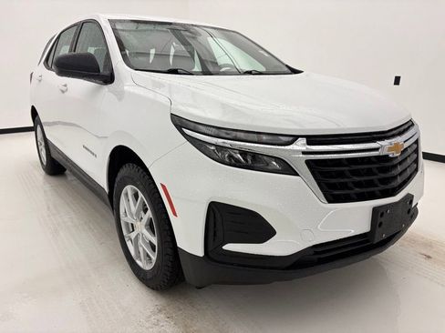 Used 2022 Chevrolet Equinox LS AWD/4WD image 11