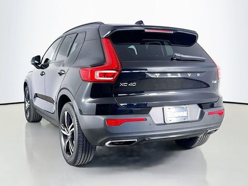Used 2020 Volvo XC40 T4 R-Design FWD image 5